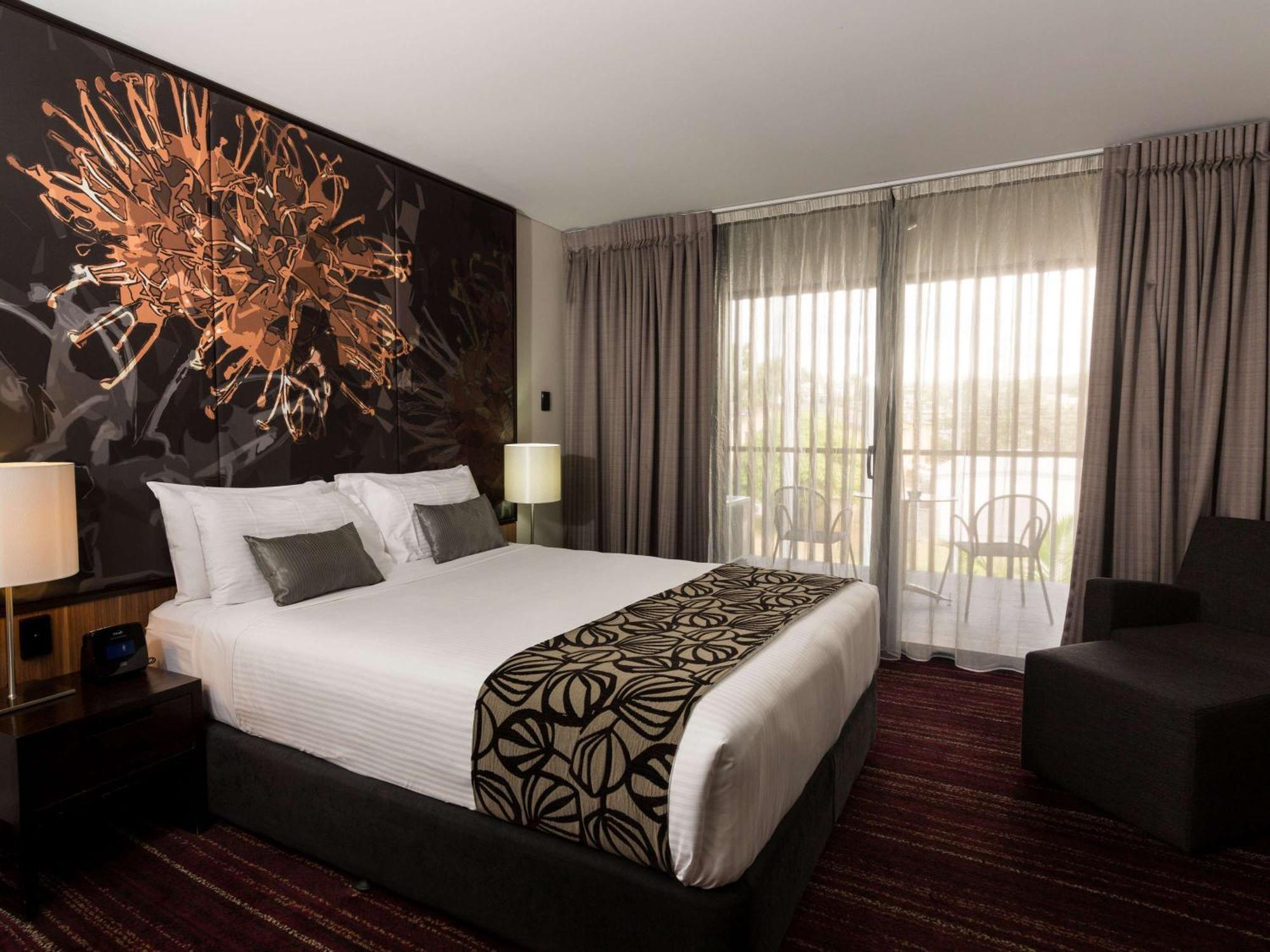 Mantra Aparthotel 4*